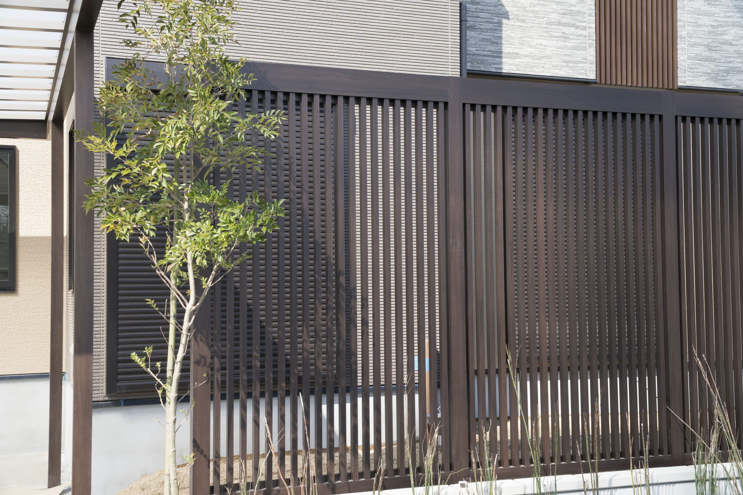 動物侵入・防犯対策は外構が決め手｜塀・フェンス・照明の実践的な選び方